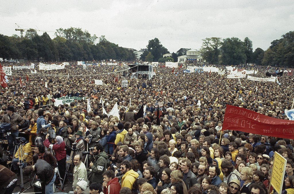 Manifestación masiva por la paz en Bonn contra la modernización de las armas nucleares en Europa Occidental, 10 de octubre de 1981. Autor: Rob Bogaerts / Anefo