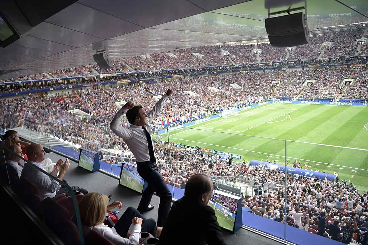 Emmanuel Macron celebra con euforia la victoria de Francia ante Croacia en el Mundial Rusia 2018