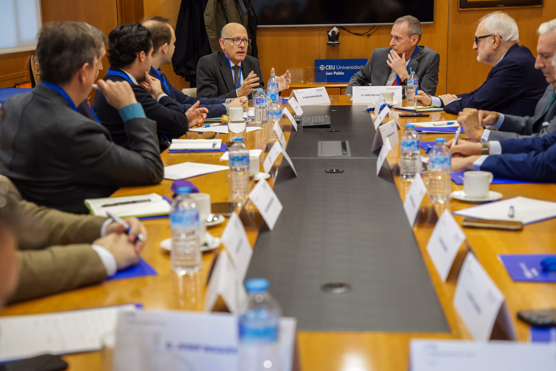 El Real Instituto Universitario de Estudios Europeos inaugura su Grupo de Reflexión en Geopolítica, Seguridad y Defensa con una sesión sobre la transformación de los conflictos contemporáneos