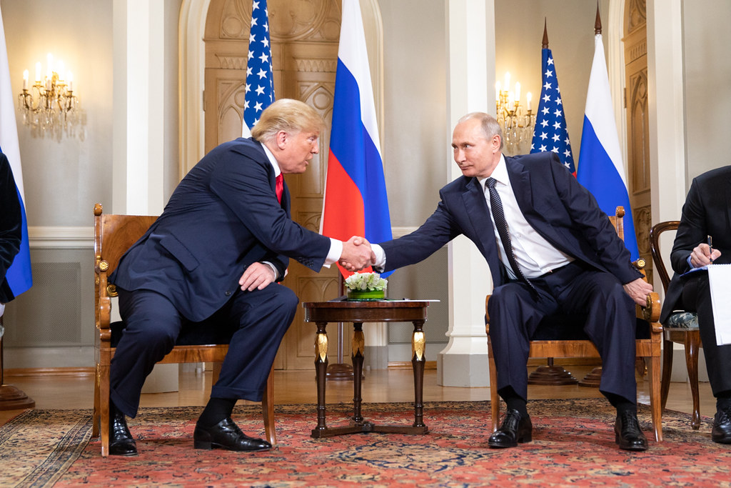 El presidente Donald J. Trump y el presidente de la Federación Rusa, Vladimir Putin | 16 de julio de 2018 (Foto oficial de la Casa Blanca por Shealah Craighead)