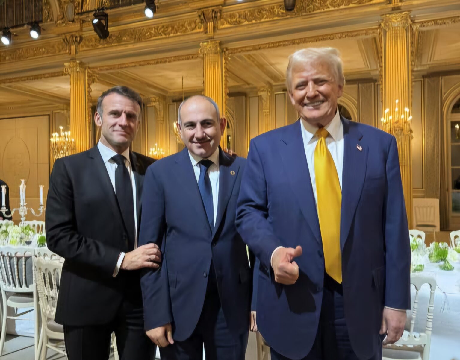 Pashinyan conversa con Macron y Trump en la inauguración de Notre Dame. Fuente: Public Radio Armenia