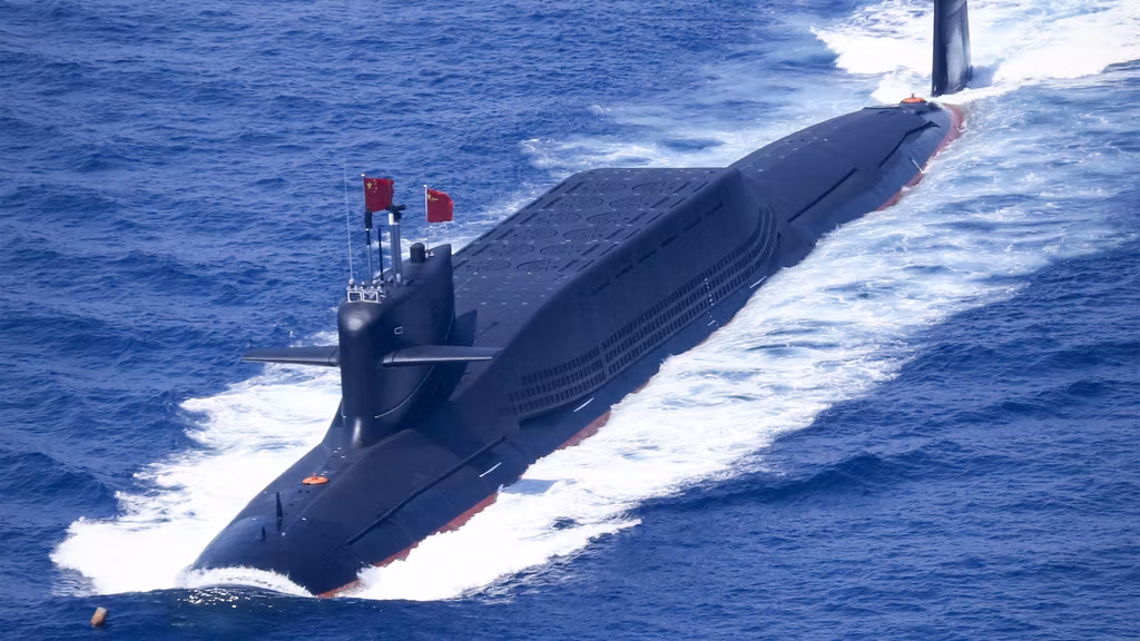 Submarino Tipo 094, donde se ve los 12 tubos de lanzamiento de misiles PLAN