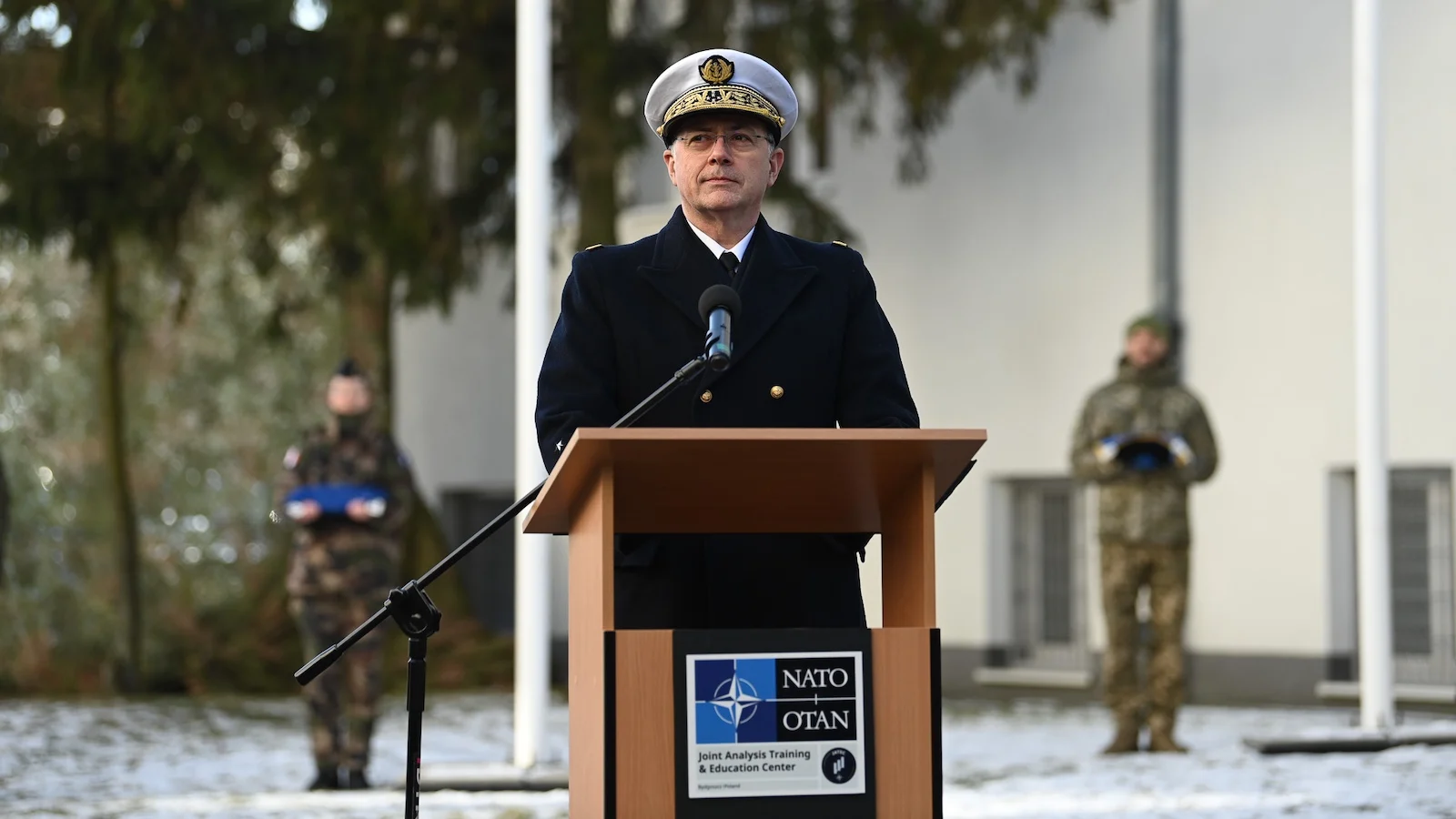 Almirante Pierre Vandier, comandante Supremo Aliado de la Transformación. 17 de febrero de 2025, inauguración del Centro Conjunto de Formación y Análisis (JATEC) en Bydgoszcz, Polonia. Fuente: JATEC