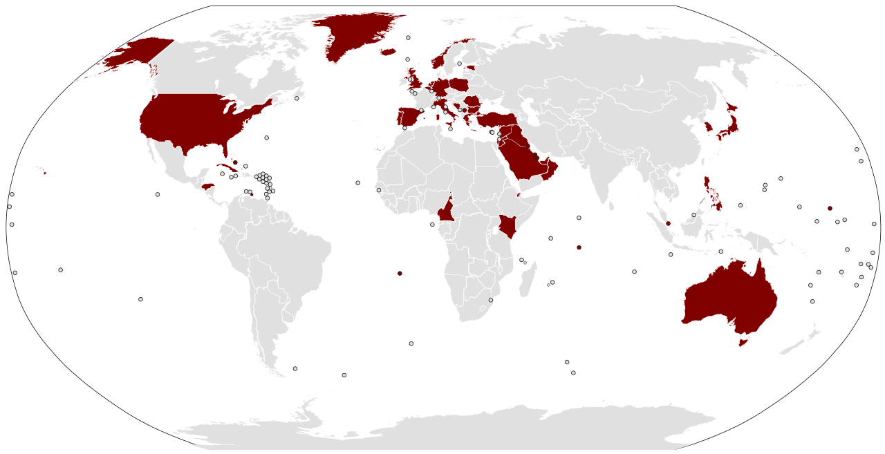 El color rojo indica qué países albergan actualmente bases militares de Estados Unidos .