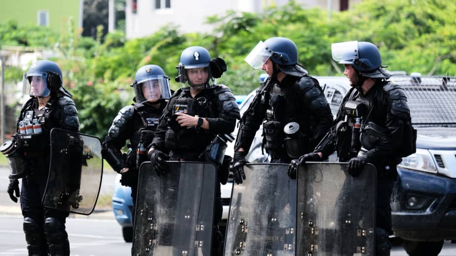 CNBC (policias).jpeg