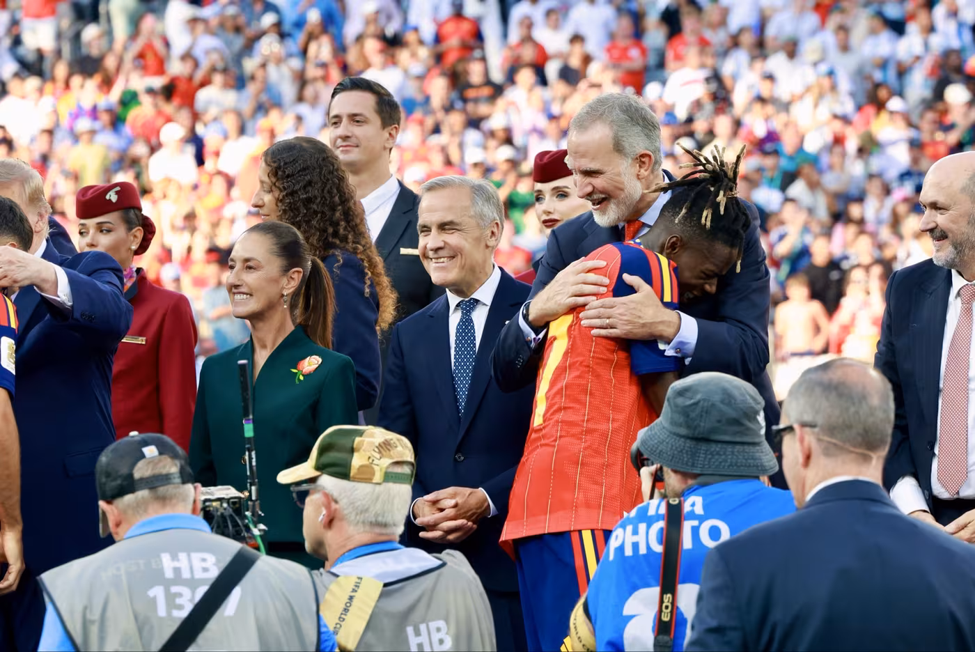 Felipe VI felicita a Nico Williams por el triunfo junto a Carney y Sheinbaum, presidentes de México y Canadá.