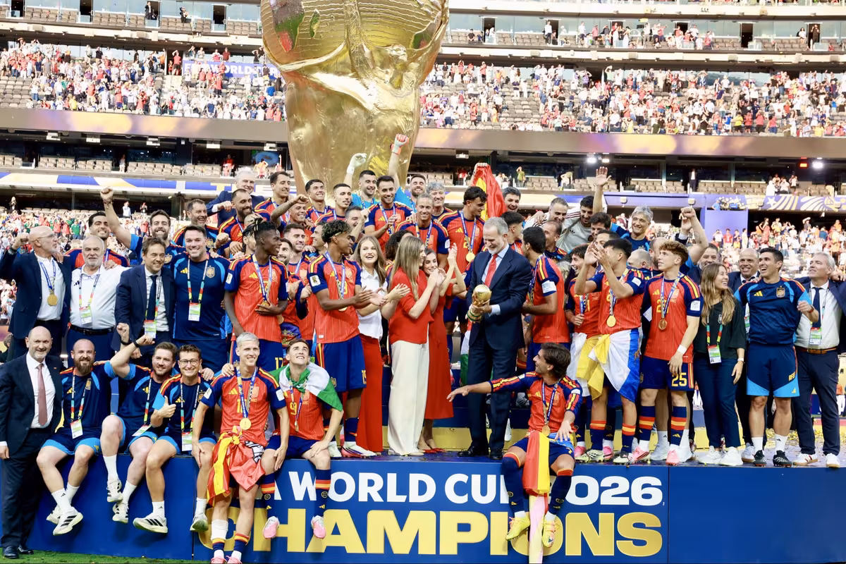La familia real celebra junto a la roja el triunfo en la final de la Copa del Mundo.