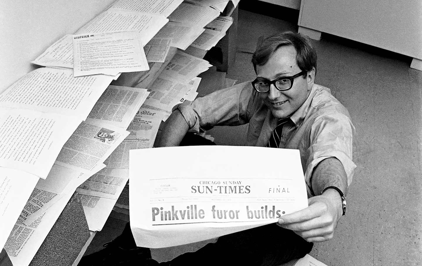 Seymour Hersh en 1970 en las oficinas del servicio Dispatch News. (Foto AP)