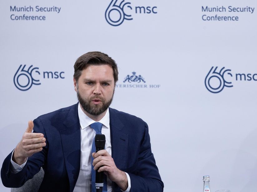 JD Vance (vicepresidente de EEUU) en un debate en el panel de discusión "Descubriendo los objetivos de las relaciones: la UE y sus socios" en el Escenario Principal I. Fuente: MSC/Michaela Stache