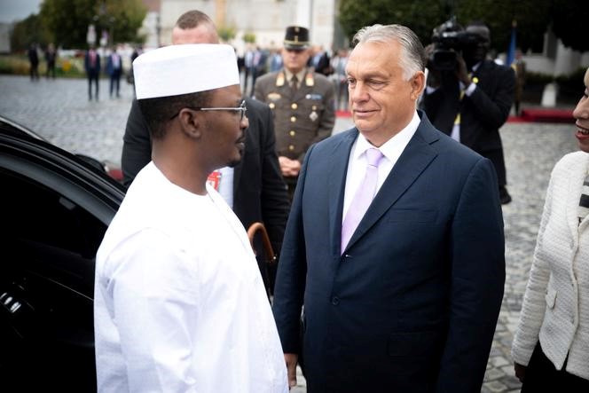 El presidente de Chad, Mahamat Idriss Déby, con el primer ministro húngaro, Viktor Orban, en Budapest, el 9 de septiembre de 2024. Créditos: AFP