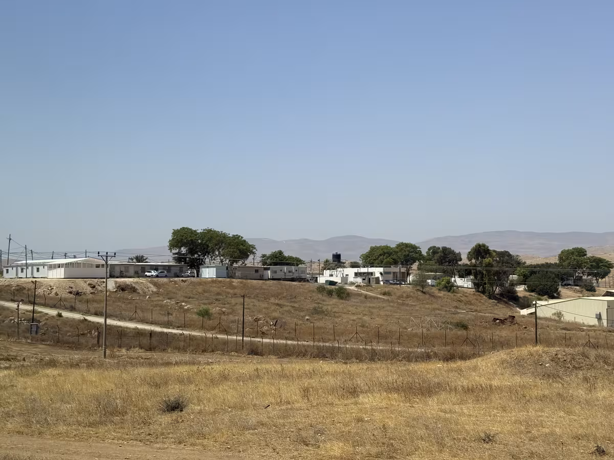 Puestos del ejército israelí en la zona C de Cisjordania. Desde ellos, los soldados a menudo son testigos de los ataques de colonos a poblaciones palestinas. Fuente: The Political Room