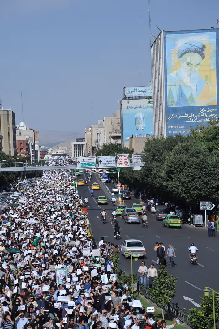 Manifestación silenciosa desde la plaza Hafte tir hasta la plaza Enghelaagh, Teherán, 16 de junio - parte de las protestas electorales iraníes de 2009