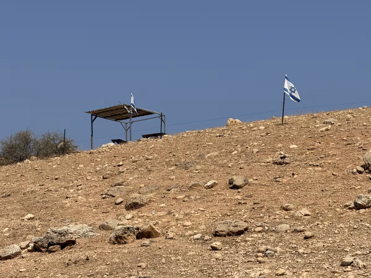 Construcción ilegal de colonos israelíes en terreno palestino en Cisjordania. Fuente: The Political Room