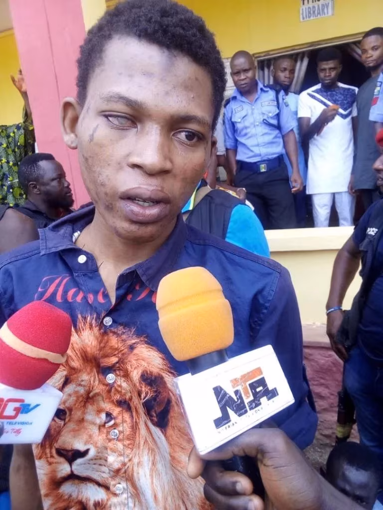 Gbenga Ogunsanya, conocido como Spartacus, uno de los líderes de la Eiye Confraternity en la ciudad de Lagos.