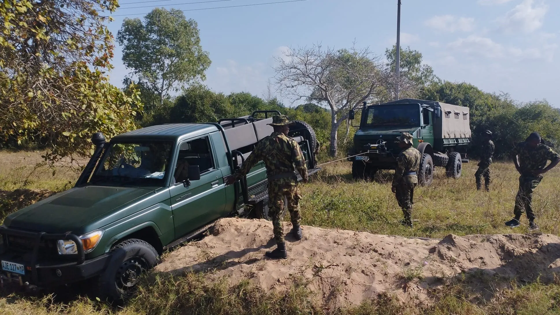 Practica de recuperación de vehículos en EUTM Mozambique. Fuente: Ministerio de Defensa