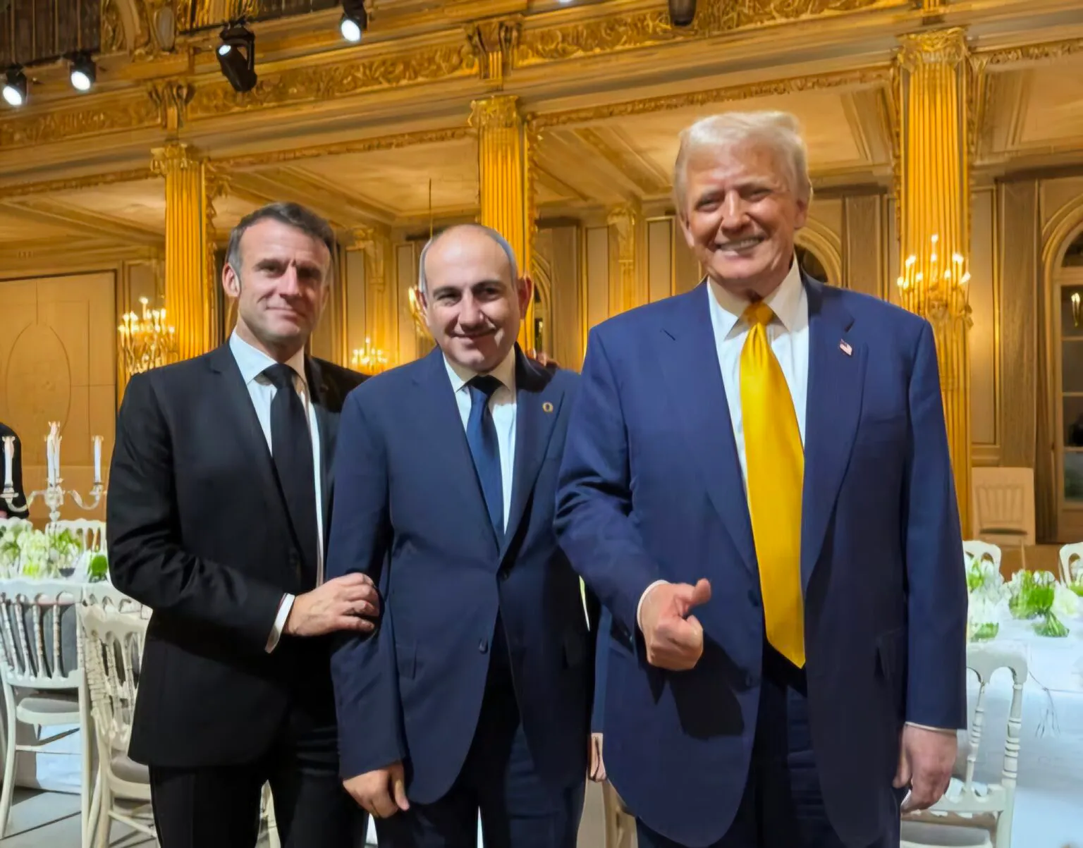 Pashinyan conversa con Macron y Trump en la inauguración de Notre Dame. Fuente: Public Radio Armenia