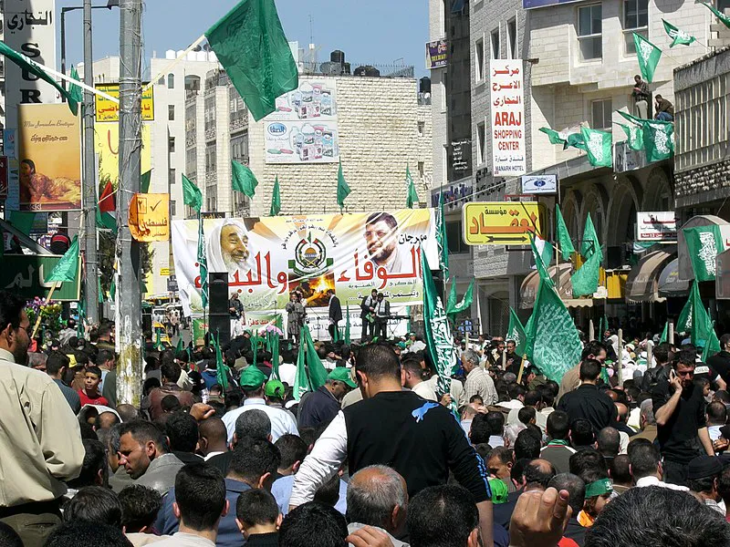 Adoración de Yasin y Rantisi en un evento de campaña electoral de Hamas en Ramallah. Autor: Hoheit 