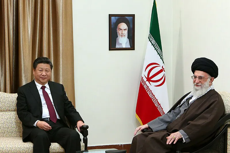 El Presidente de la República Popular China, Xi Jinping, con el Líder Supremo de la Revolución Islámica, Ali Jamenei. Khamenei.ir