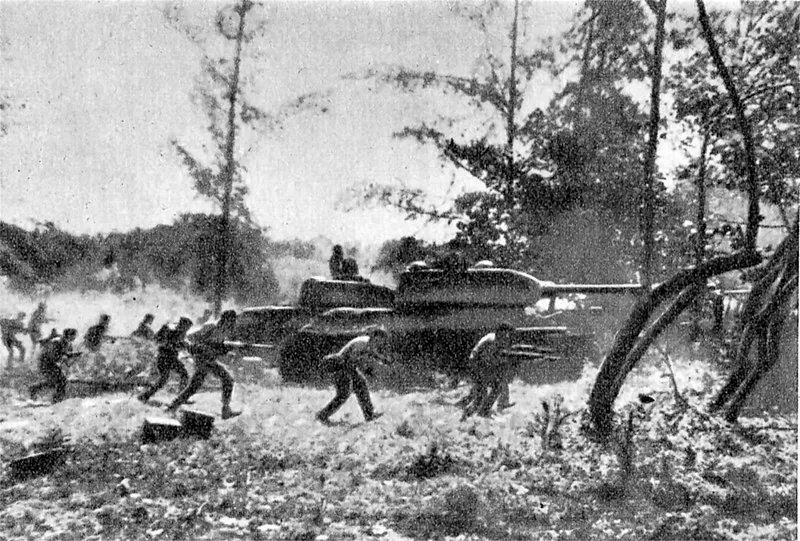 Contraataque de las Fuerzas Armadas Revolucionarias de Cuba apoyado por tanques T-34 cerca de Playa Girón durante la invasión de Bahía de Cochinos, 19 de abril de 1961.