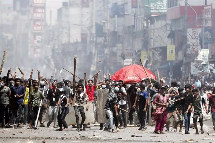 Manifestantes en las calles de Bangladesh. Fuente: Europa Press