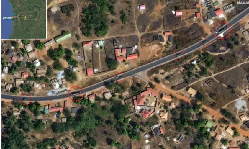 Esta imagen de satélite, tomada el 14 de enero de 2025, muestra el avance del convoy en Guinea, por la N1, a la altura de Tabili, a 75 km del puerto de Conakry. Fuente: RFI