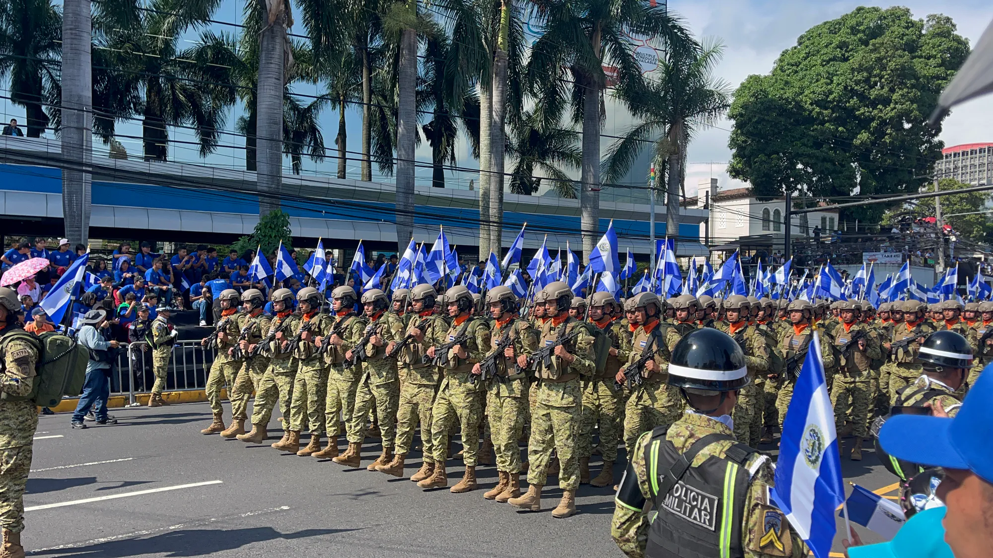 Desfile Militares.JPG