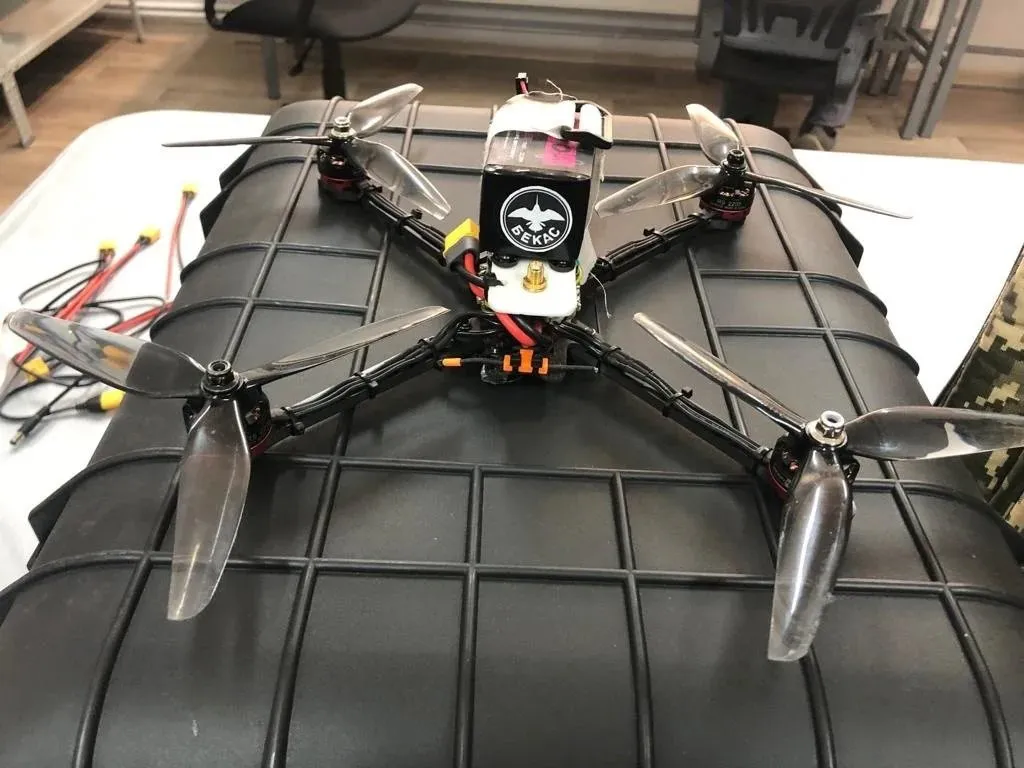 Dron listo para utilizar en la fábrica de Tambov. Fuente: Novaya Gazeta