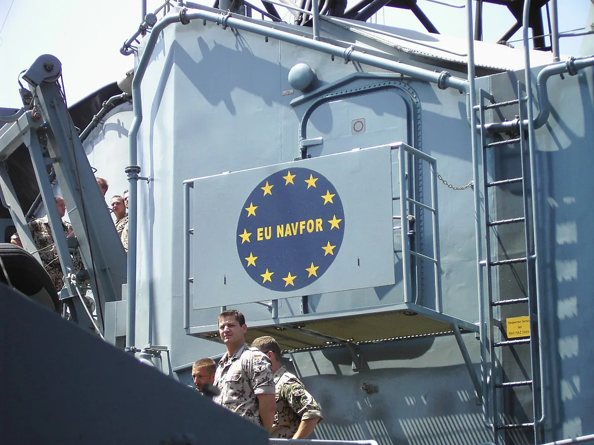 Insignia de la UE en una fragata alemana, como parte de la Operación Atalanta, la primera misión naval europea. Autor: Roca Cohen