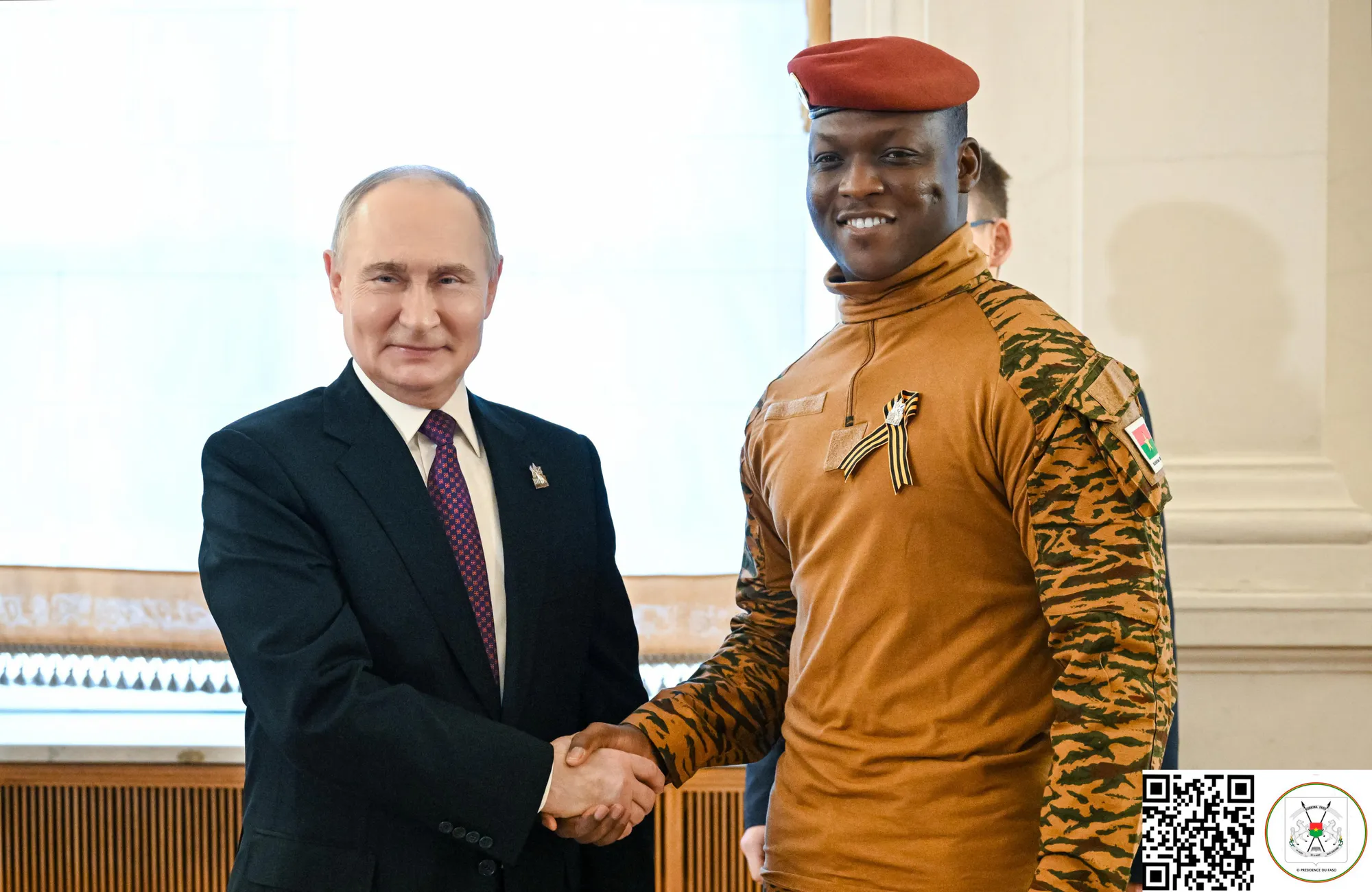 El líder de Burkina Faso, Ibrahim Traoré, junto a Vladimir Putin en el Kremlin. Créditos: Reuters