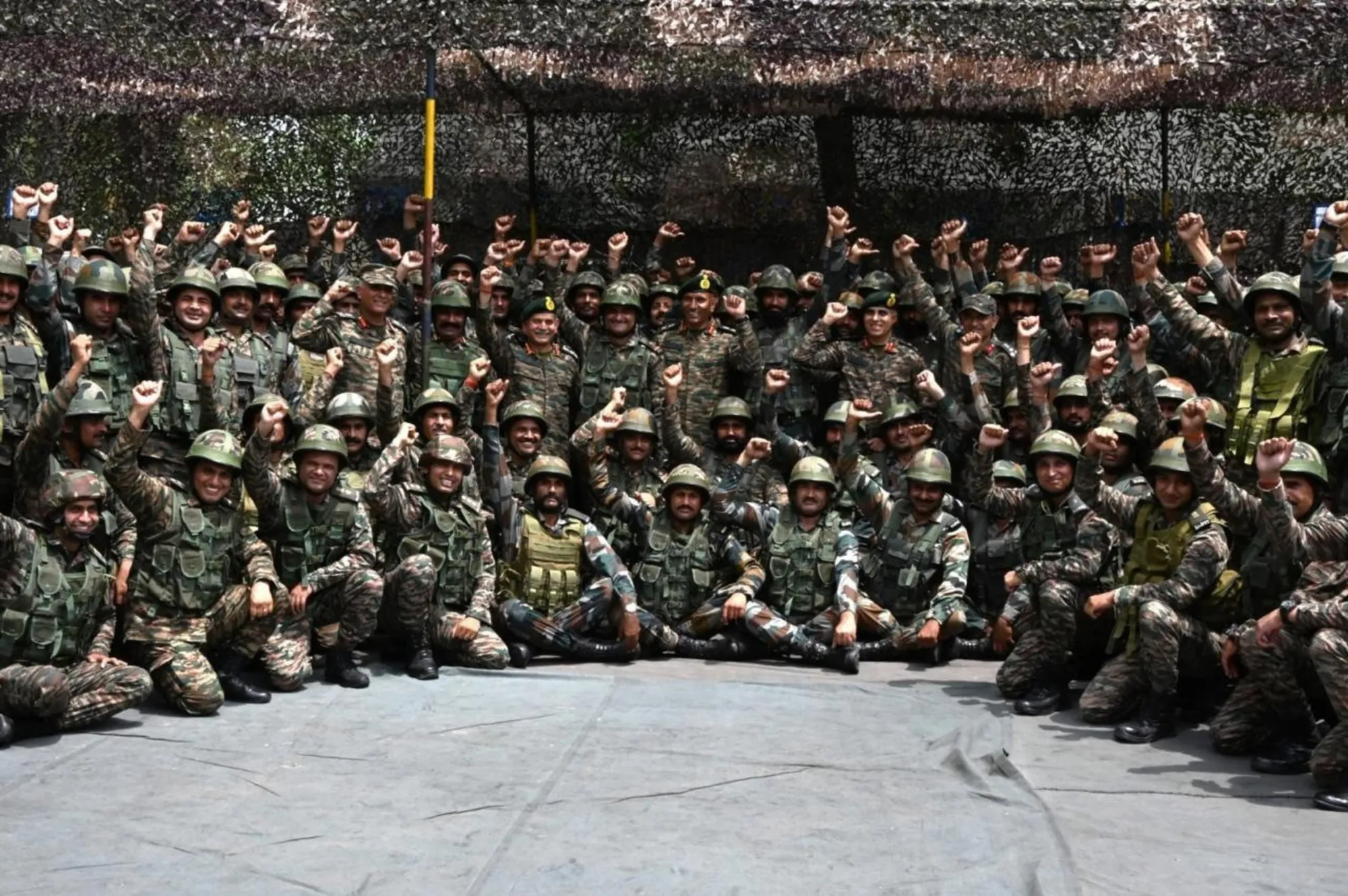 El General Upendra Dwivedi , Jefe del Estado Mayor del Ejército , revisó la preparación operativa en el Sector Paragwal de Jammu y Cachemira (J&K) y visitó la División Tigre, donde elogió a las tropas por su destacado desempeño en la OPERACIÓN SINDOOR.