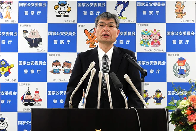 Yoshinobu Kusunoki habla en su conferencia de prensa inaugural como comisionado general de la Agencia Nacional de Policía, centrándose en los Tokuryuu como "prioridad". Enero 2025. Fuente: Asahi Shinbuni