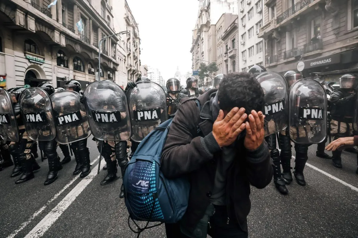 Manifestaciones en Argentina contra la Ley de Bases de Milei que se discute en el Senado.&nbsp;EFE / Juan Ignacio Roncoroni