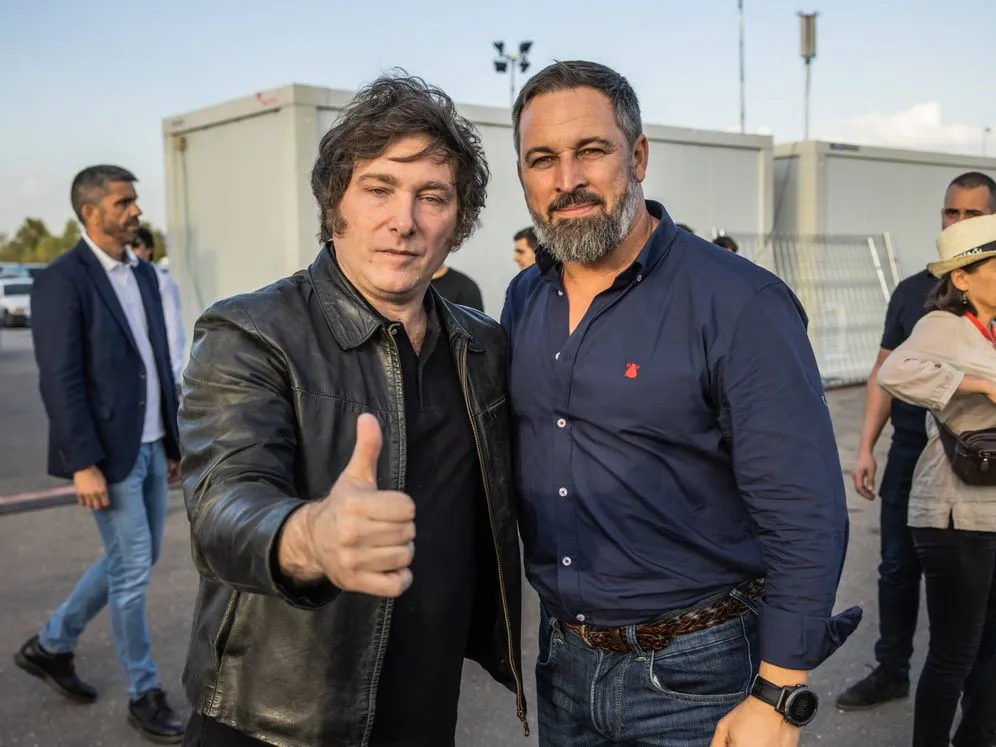 Javier Milei y Santiago Abascal en una imagen de octubre de 2022.  /&nbsp;Ignacio S. Calleja