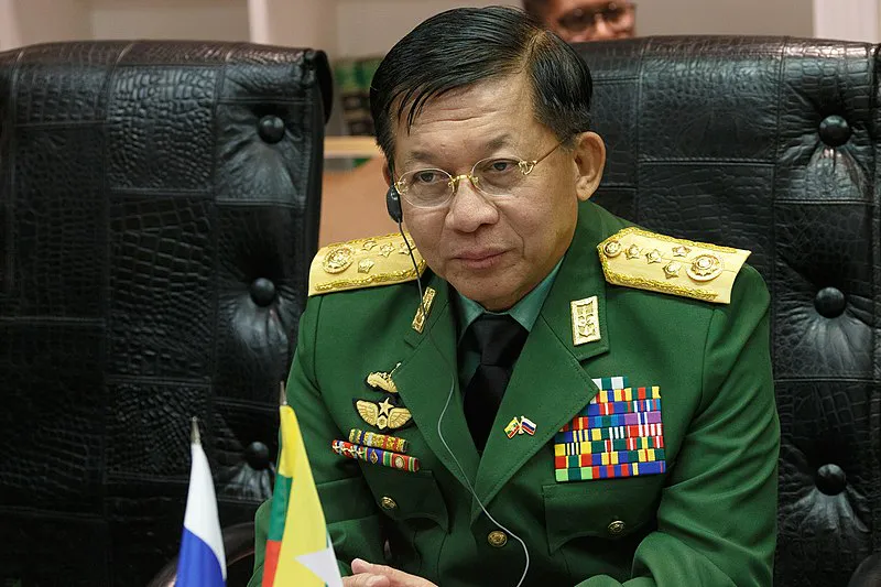 Min Aung Hlaing en abril de 2019
