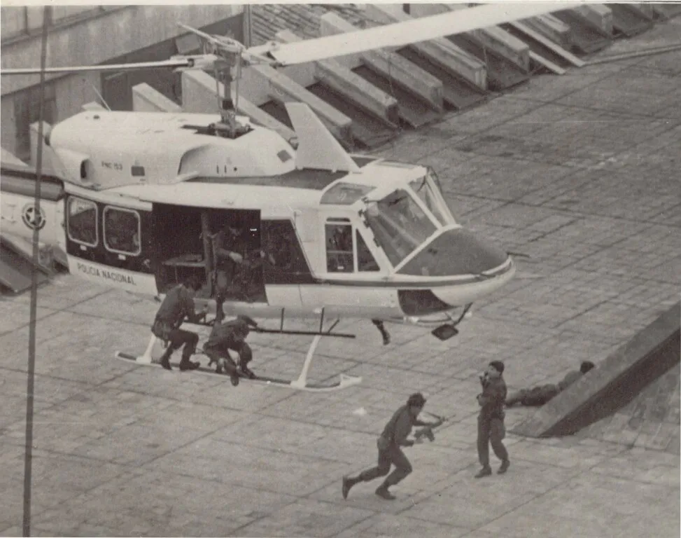 Policía_de_antaño_(5580817176).jpg