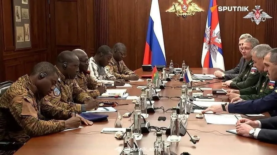 El General Kassoum Coulibaly viajó a Rusia para reunirse con el Ministro de Defensa ruso, Sergey Shoigu. Créditos: Sputnik