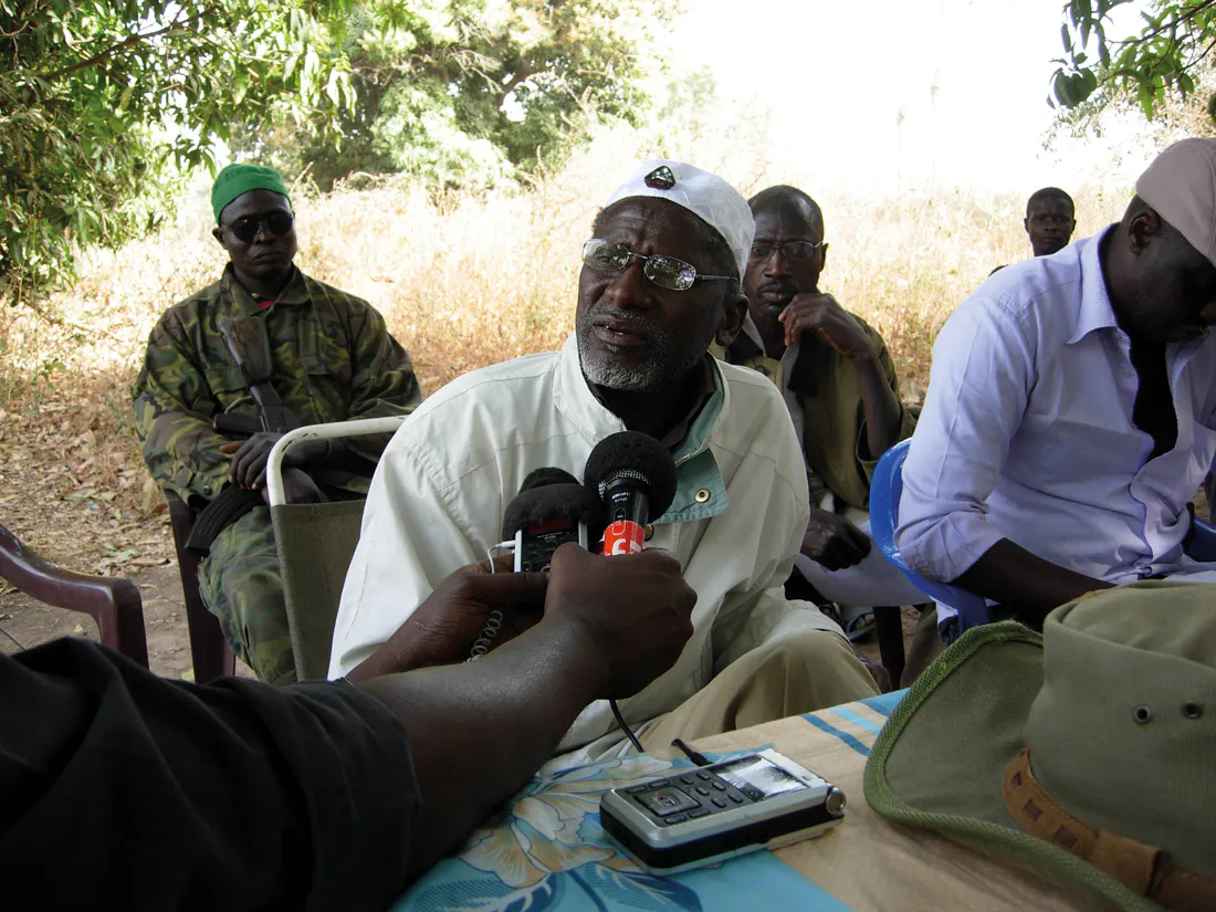 El líder rebelde Salif Sadio durante una entrevista en un lugar no identificado de Casamance. Fotografía: Allen Yero Embalo / Getty