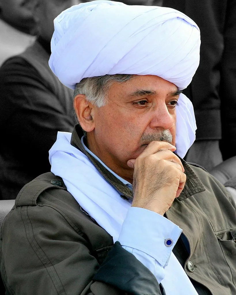 Shehbaz Sharif, primer ministro de Pakistán desde marzo de 2024, previamente ocupó el cargo desde abril de 2022 hasta agosto de 2023. Fue Líder de la Oposición en la Asamblea Nacional de Pakistán de 2018 a 2022 durante el gobierno de Imran Khan.