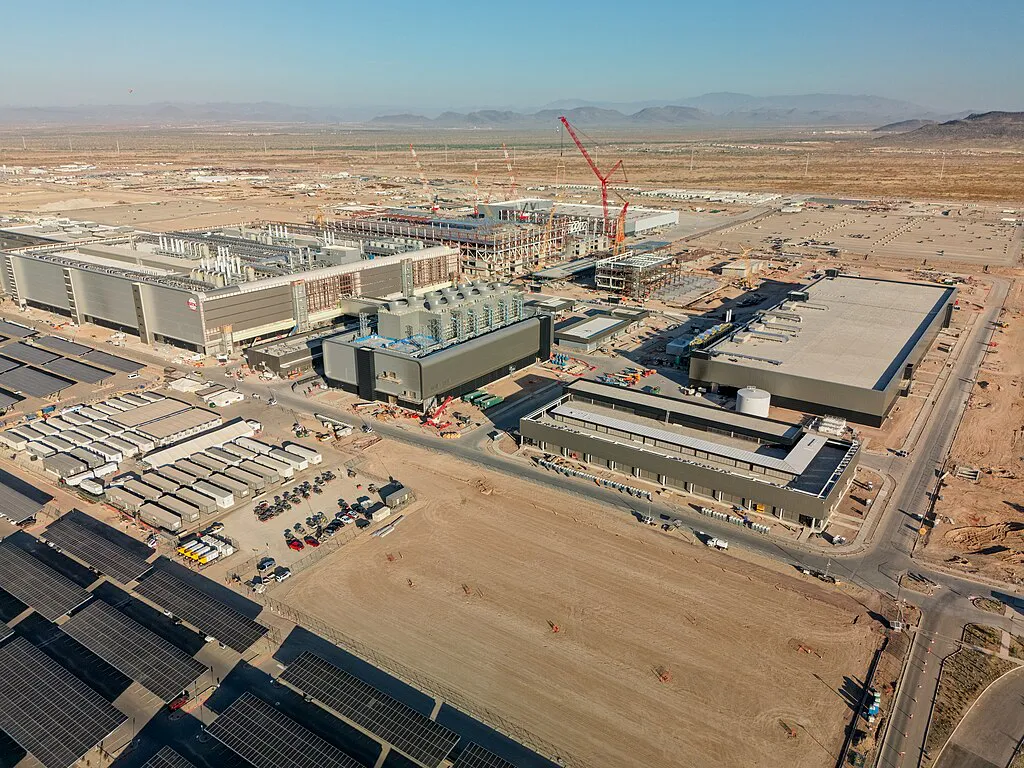 La planta de TSMC en Phoenix, Arizona, durante su construcción en el año 2023. Fuente: TrickHunter