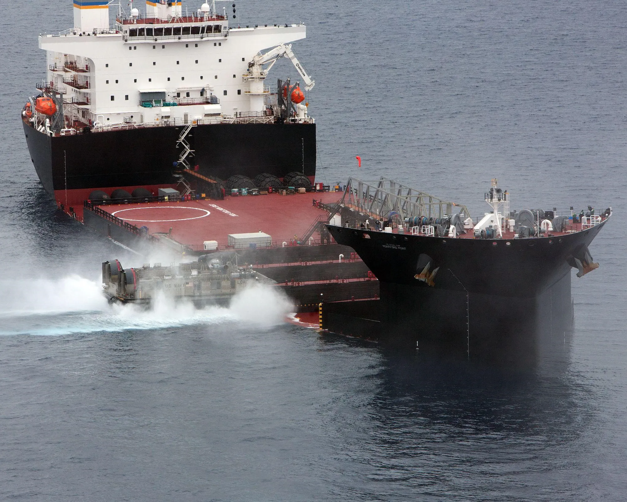 USNS Montford Point (ESD 1). Muelle Expedicionario de Transferencia (ESD), plataforma semi-sumergible, flexible y modular fue entregado en mayo de 2013. Fuente:&nbsp;General Dynamics.
