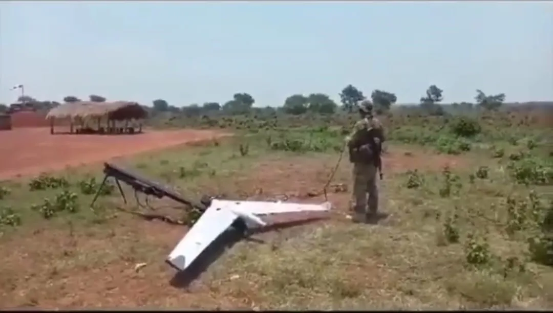 Miembros de Wagner operando drones Zala en los vídeos de reclutamiento. 
