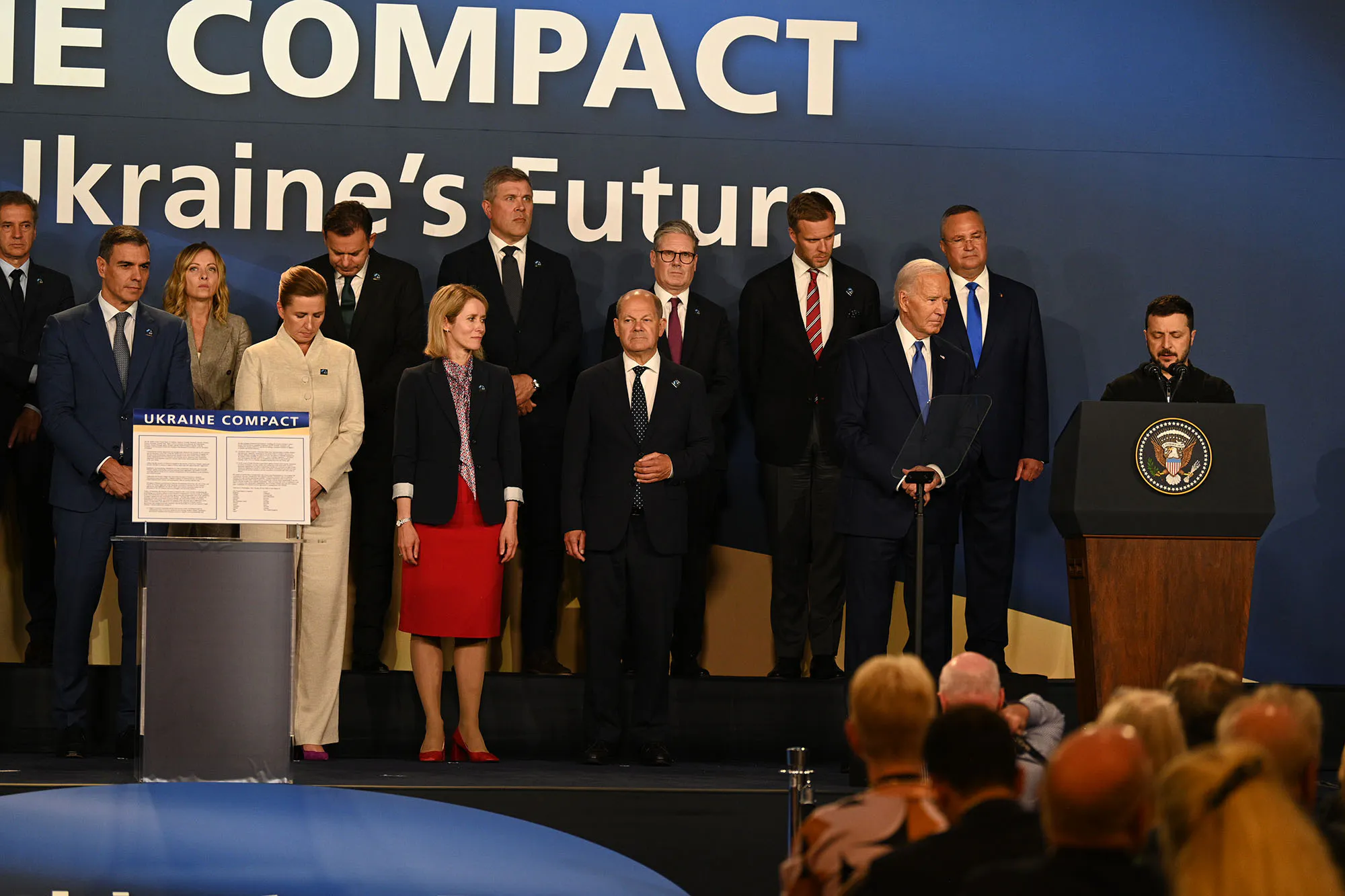 El presidente del Gobierno, Pedro Sánchez, junto a otros mandatarios en la comparecencia ante los medios del presidente de Ucrania, Volodimir Zelenskil, tras la firma de acuerdos con Ukrania. | Pool Moncloa/Borja Puig de la Bellacasa