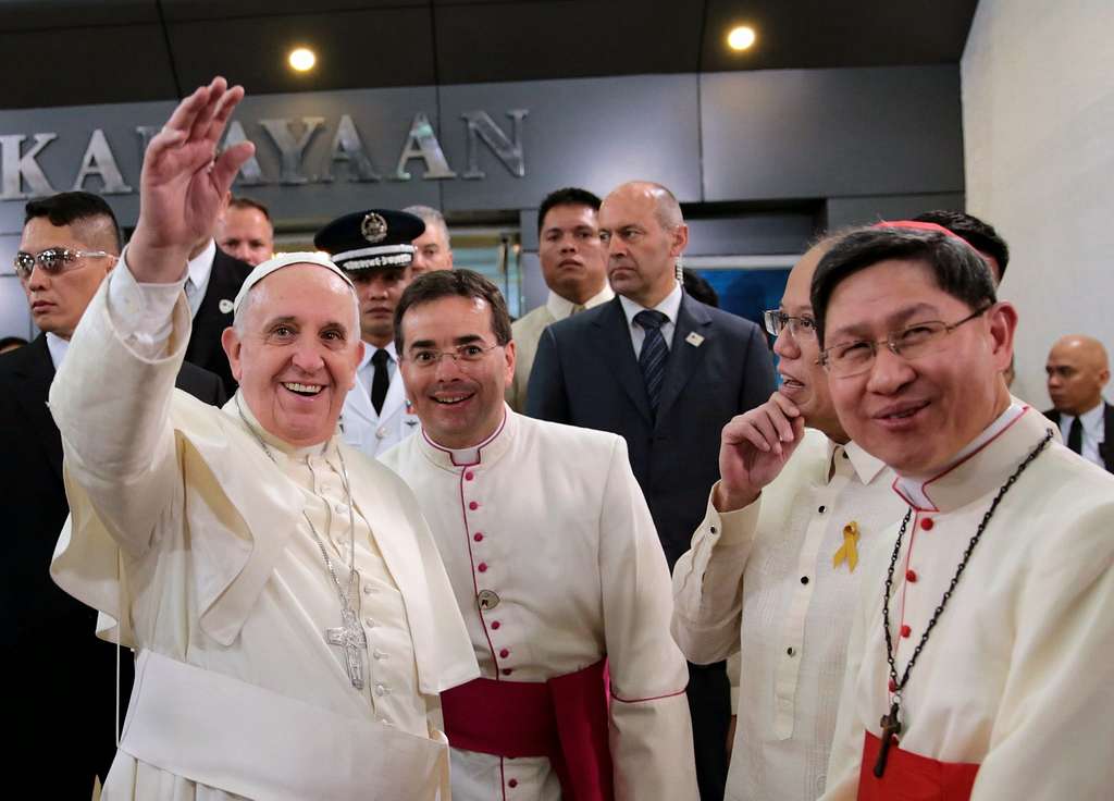 pope-francis-arrival-villamor-airbase-3-89267b-1024.jpg